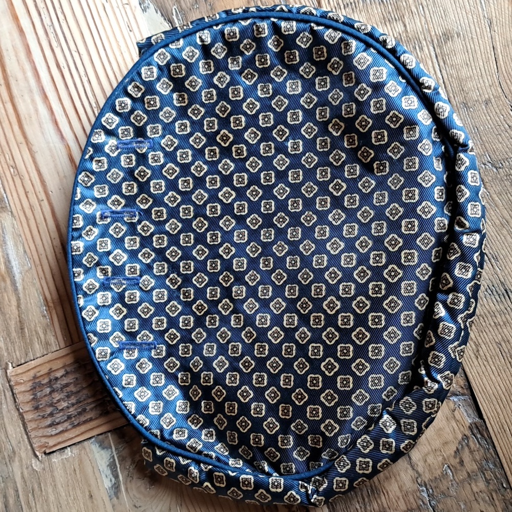 Pappagallo VINTAGE paisley fabric w 4 button holes suited for wooden purse.